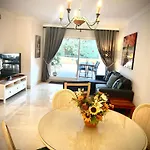 Apartment 2 Bed Elviria - 65sqm Terrace - Pools - Walk To