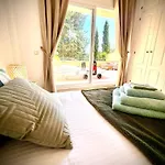 2 Bed Elviria - 65sqm Terrace - Pools - Walk To * マルベーリャ