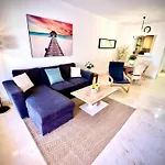 2 Bed Elviria - 65sqm Terrace - Pools - Walk To Marbella