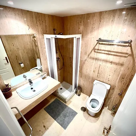 2 Bed Elviria - 65sqm Terrace - Pools - Walk To * מארבלה