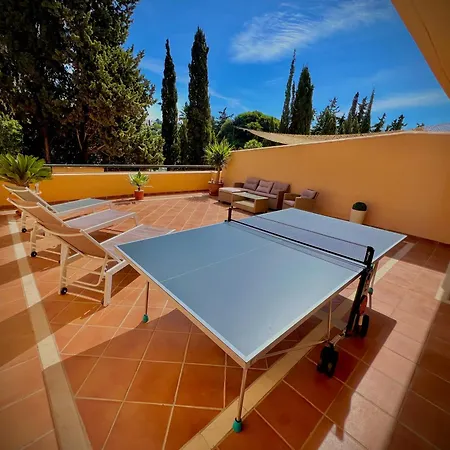 2 Bed Elviria - 65sqm Terrace - Pools - Walk To דירה מארבלה