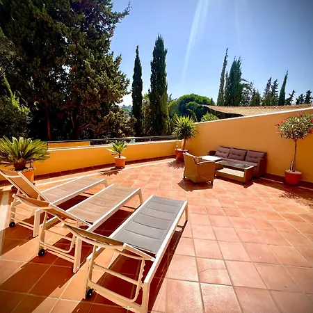 דירה 2 Bed Elviria - 65sqm Terrace - Pools - Walk To