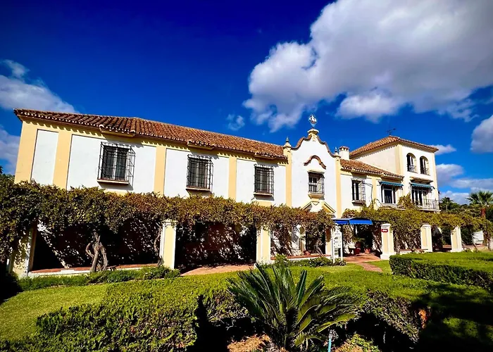 Apartamento 2 Bed Elviria - 65sqm Terrace - Pools - Walk To *