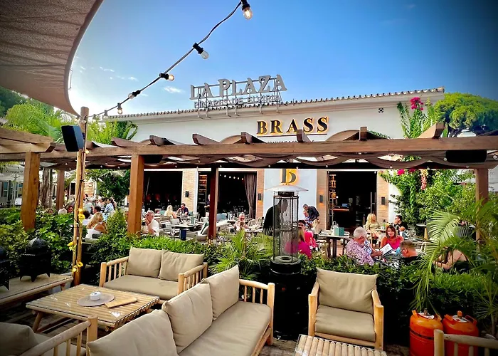 2 Bed Elviria - 65sqm Terrace - Pools - Walk To Apartamento *