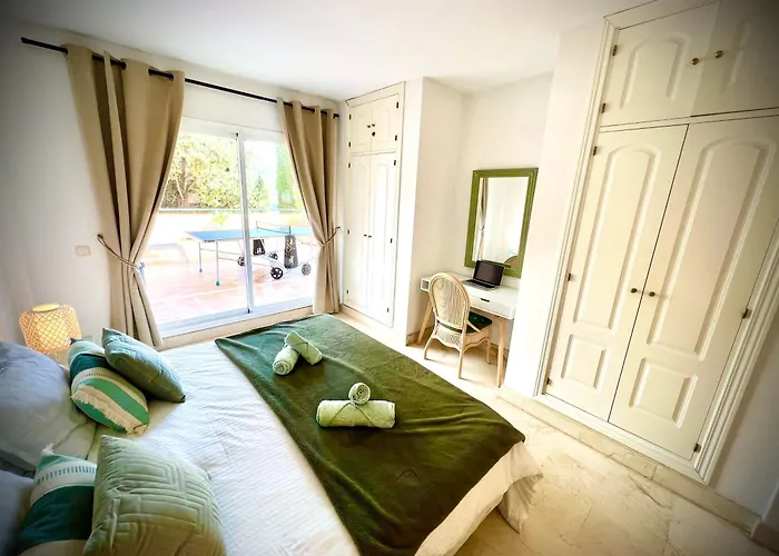 2 Bed Elviria - 65sqm Terrace - Pools - Walk To マルベーリャ