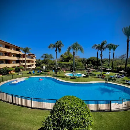 Apartament 2 Bed Elviria - 65sqm Terrace - Pools - Walk To *