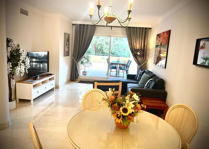 Apartament 2 Bed Elviria - 65sqm Terrace - Pools - Walk To