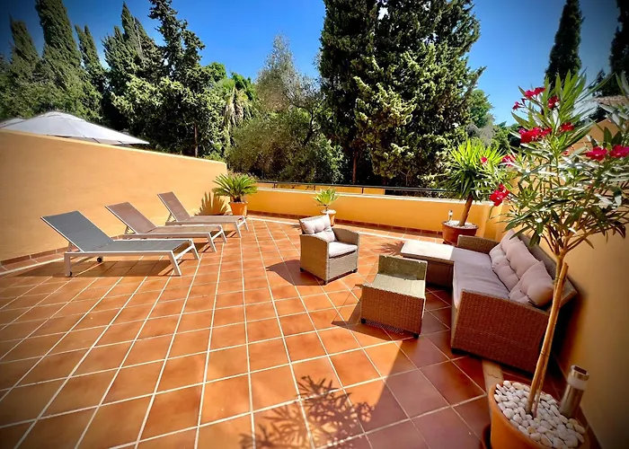 Apartament 2 Bed Elviria - 65sqm Terrace - Pools - Walk To *