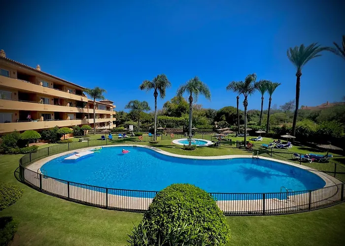 Apartament 2 Bed Elviria - 65sqm Terrace - Pools - Walk To *
