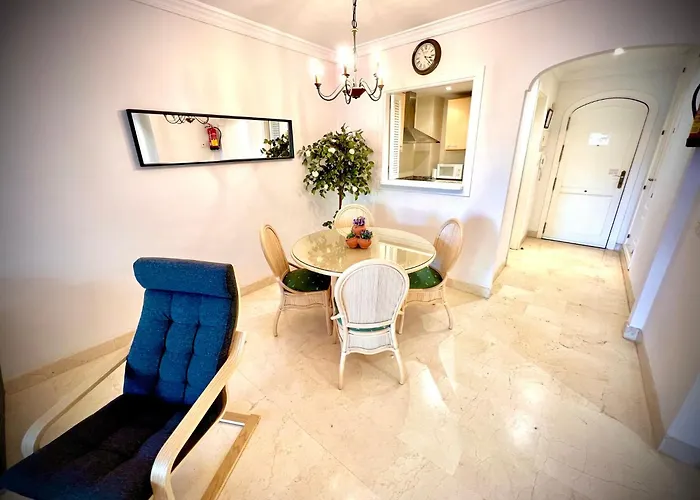 2 Bed Elviria - 65sqm Terrace - Pools - Walk To Apartment *