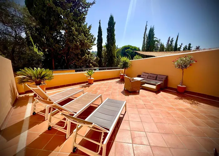 Apartment 2 Bed Elviria - 65sqm Terrace - Pools - Walk To